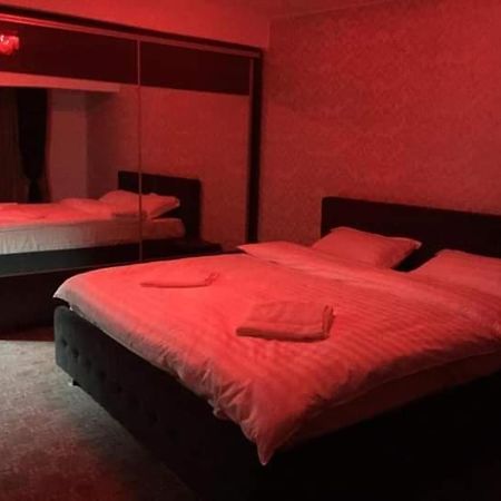 Ely'S Mansion-24H Check-In Bed and Breakfast Βουκουρέστι Εξωτερικό φωτογραφία